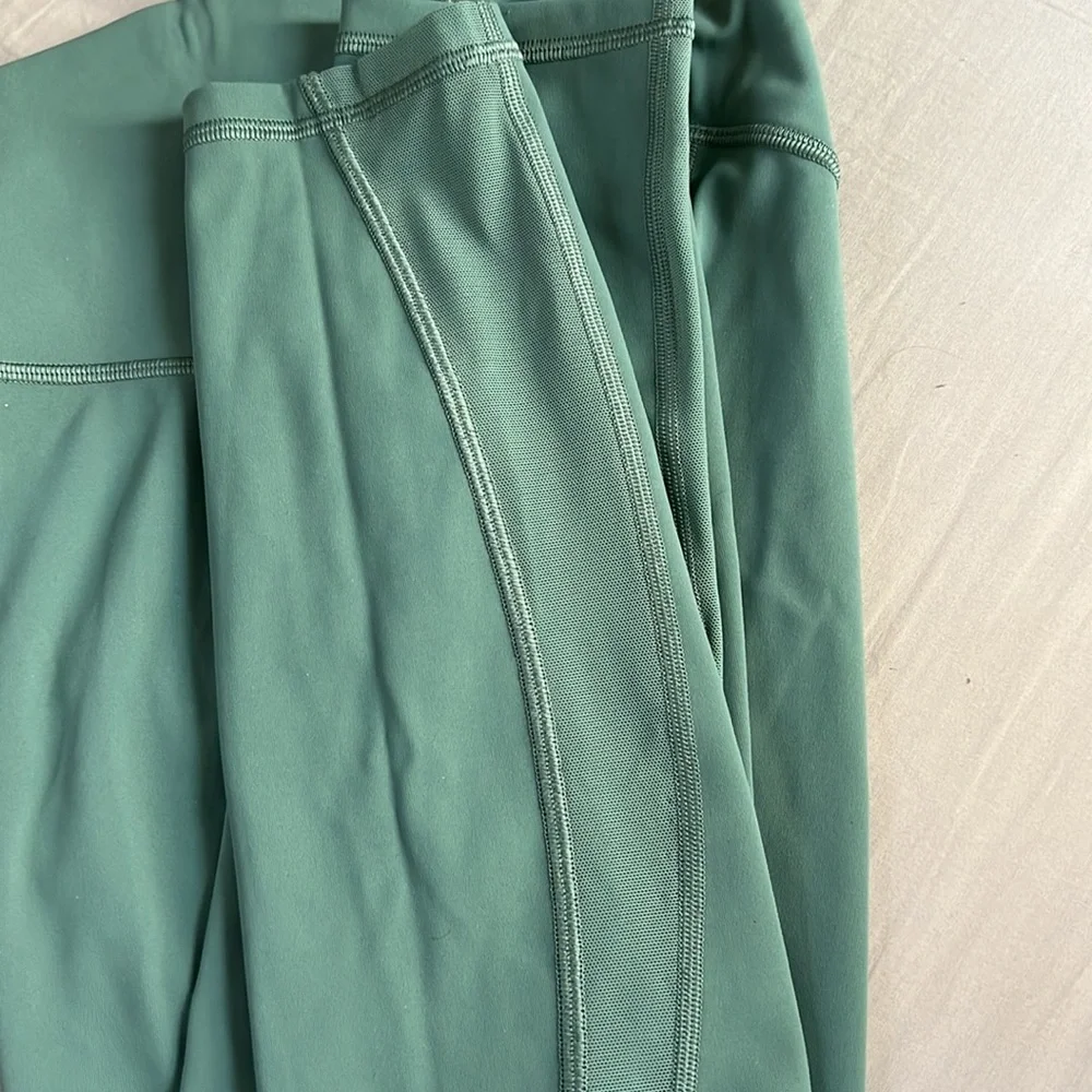 Light green Lululemon 7/8 length leggings - Picture 3 of 3